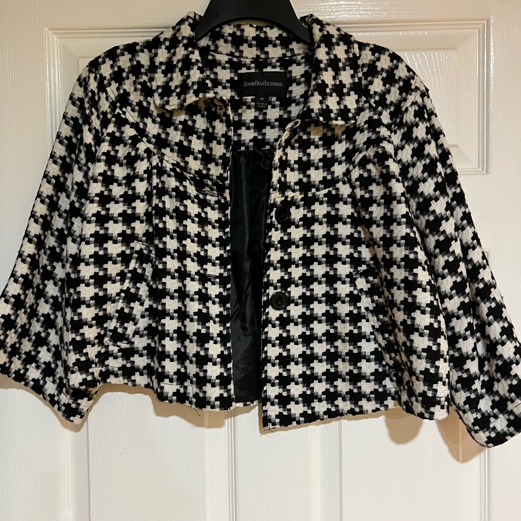 Short Jacket With Pockets